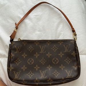 Louis Vuitton pouchette